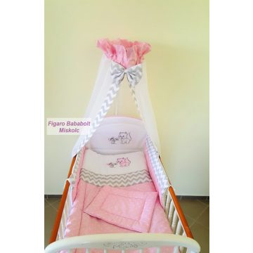   4 részes bébi ágynemű garnitúra muszlin függönnyel "Rózsaszín csillagos-szürke chevron-cica egér"