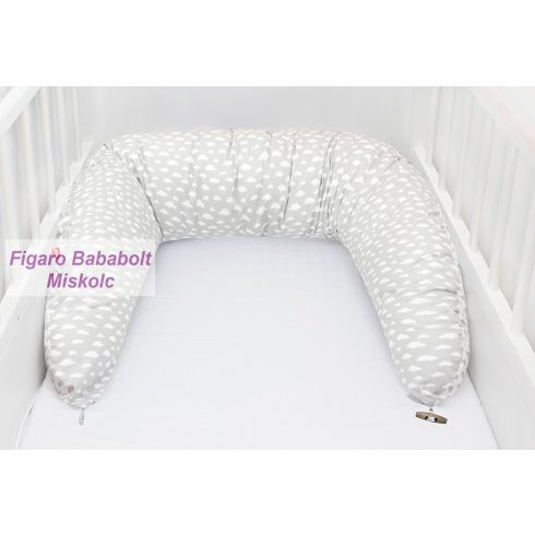 Scamp formázott gombosvégű szoptatós párna pamut huzattal "little clouds"