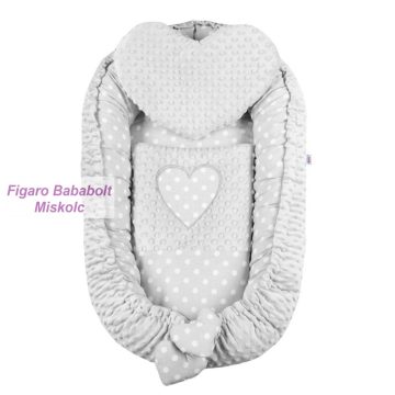   New Baby Luxus babafészek párnával és paplannal "Szívecske szürke"